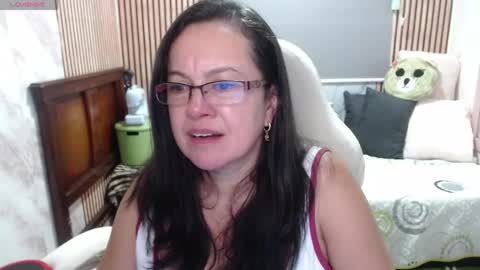 Snapshot of mature_wolf chatting on 06/06/26, 09:30 Sonia online show from 06/06/26, 09:30