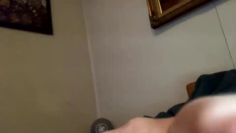 Snapshot of maturejerky chatting on 01/15/25, 10:35 maturejerky online show from 01/15/25, 10:35