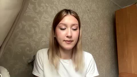 Snapshot of maudiesikes chatting on 07/14/26, 09:03 Mia online show from 07/14/26, 09:03