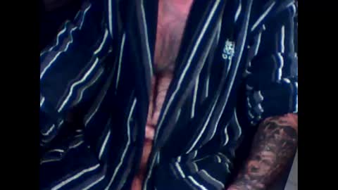 Snapshot of mauni1964 chatting on 12/04/25, 03:27 mauni1964 online show from 12/04/25, 03:27