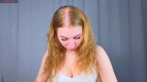 Snapshot of maureencoombs chatting on 09/24/25, 04:05 maureencoombs online show from 09/24/25, 04:05