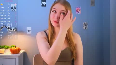 Snapshot of maureencoombs chatting on 10/31/25, 04:13 maureencoombs online show from 10/31/25, 04:13