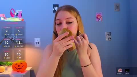 Snapshot of maureencoombs chatting on 11/03/25, 04:03 maureencoombs online show from 11/03/25, 04:03