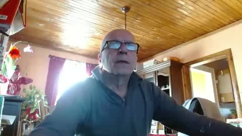 Maurice online show from 12/25/24, 06:19