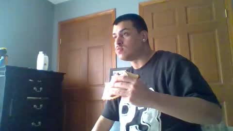 Snapshot of mauricescott chatting on 02/19/26, 08:05 mauricescott online show from 02/19/26, 08:05