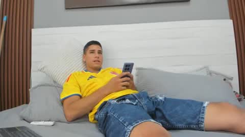 mauro_boy online show from 06/17/26, 08:43