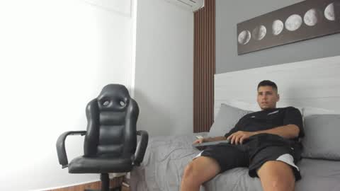 mauro_boy online show from 06/25/26, 07:51