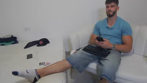 Snapshot of mauro_real_man chatting on 06/16/26, 07:05 mauro_real_man online show from 06/16/26, 07:05