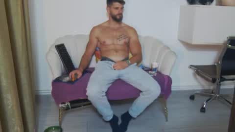 Snapshot of mauro_real_man chatting on 07/21/26, 04:04 mauro_real_man online show from 07/21/26, 04:04