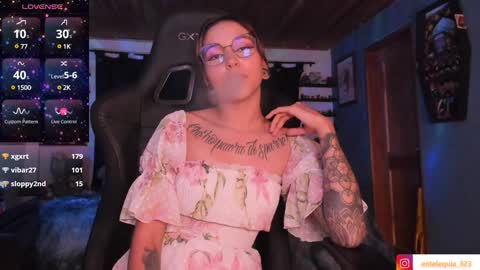 Snapshot of mavis_fuentes chatting on 12/22/24, 01:12 Hilary online show from 12/22/24, 01:12