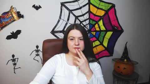 Snapshot of mavkacute chatting on 10/18/25, 06:19 MavkaCute online show from 10/18/25, 06:19