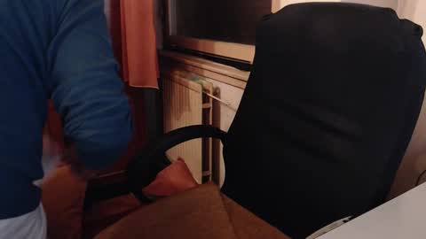 Max online show from 10/13/25, 01:05