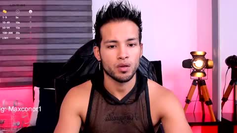 Snapshot of max_conor_ chatting on 03/04/25, 11:19 Max Conor online show from 03/04/25, 11:19