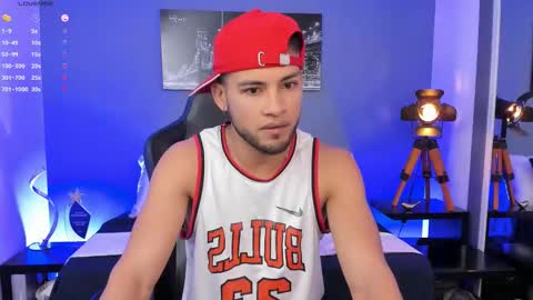 Snapshot of max_conor_ chatting on 10/10/25, 12:15 Max Conor online show from 10/10/25, 12:15