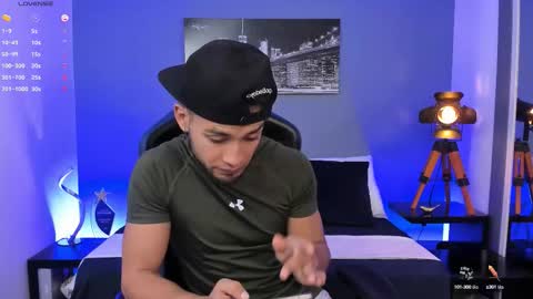 Snapshot of max_conor_ chatting on 10/11/25, 12:04 Max Conor online show from 10/11/25, 12:04