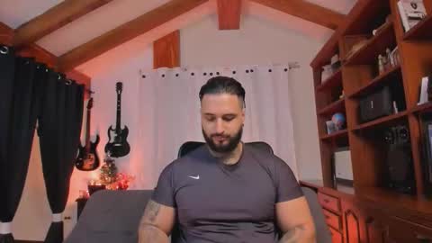 max D. online show from 12/20/25, 01:51