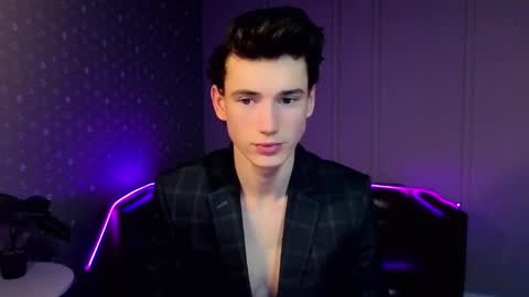 Max online show from 12/22/25, 09:50