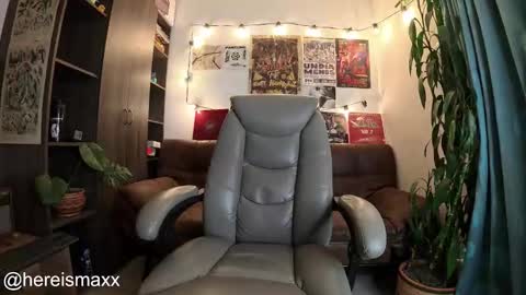 Max Follow me IGX hereismaxx online show from 10/29/25, 01:41