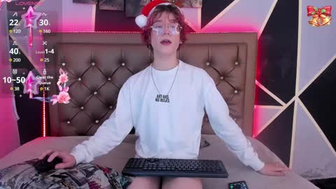 Snapshot of max_lover1 chatting on 12/24/24, 03:37 Max lover1 online show from 12/24/24, 03:37