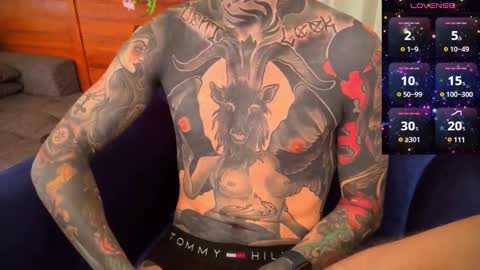 Snapshot of max_reaves chatting on 12/15/24, 02:30 online show from 12/15/24, 02:30