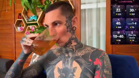 Snapshot of max_reaves chatting on 12/24/24, 02:43 online show from 12/24/24, 02:43