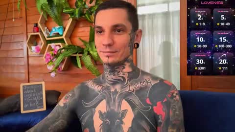 Snapshot of max_reaves chatting on 01/08/25, 05:59 online show from 01/08/25, 05:59