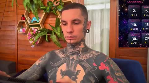 Snapshot of max_reaves chatting on 01/17/25, 02:08 online show from 01/17/25, 02:08