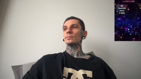 Snapshot of max_reaves chatting on 02/06/25, 10:15 online show from 02/06/25, 10:15