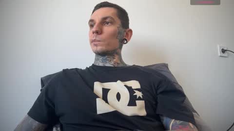 Snapshot of max_reaves chatting on 02/09/25, 09:47 online show from 02/09/25, 09:47