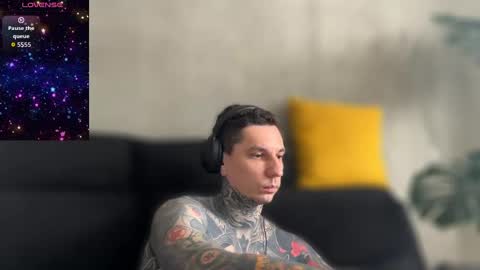 Snapshot of max_reaves chatting on 09/25/25, 06:17 online show from 09/25/25, 06:17