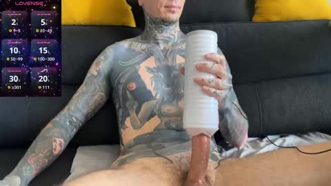 Snapshot of max_reaves chatting on 10/17/25, 06:38 online show from 10/17/25, 06:38