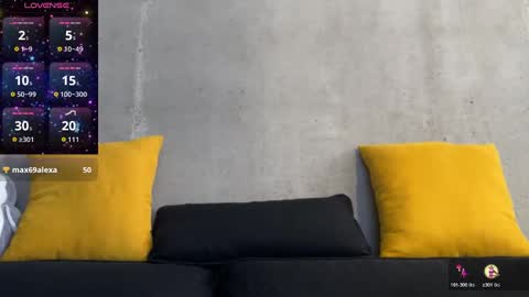 Snapshot of max_reaves chatting on 10/23/25, 06:13 online show from 10/23/25, 06:13