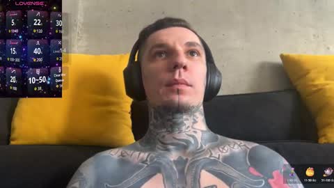 Snapshot of max_reaves chatting on 11/17/25, 05:13 online show from 11/17/25, 05:13