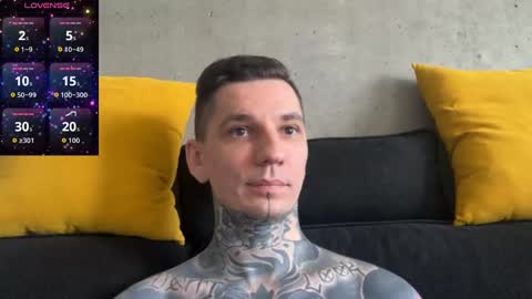 Snapshot of max_reaves chatting on 11/21/25, 06:56 online show from 11/21/25, 06:56