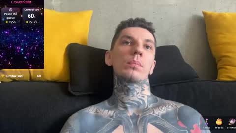 Snapshot of max_reaves chatting on 11/28/25, 06:49 online show from 11/28/25, 06:49