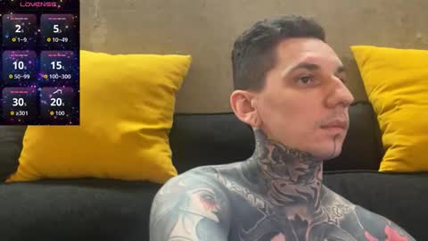 Snapshot of max_reaves chatting on 12/01/25, 05:45 online show from 12/01/25, 05:45