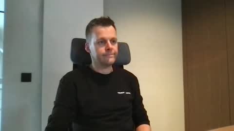 Snapshot of max_straight_1 chatting on 12/31/24, 02:14 Max take off clothes online show from 12/31/24, 02:14