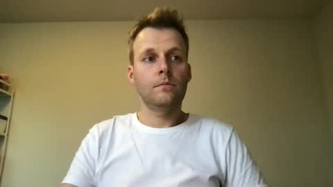 Snapshot of max_straight_1 chatting on 01/06/25, 01:30 Max take off clothes online show from 01/06/25, 01:30