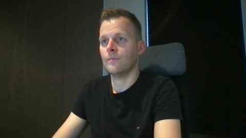 Snapshot of max_straight_1 chatting on 01/23/25, 08:04 Max take off clothes online show from 01/23/25, 08:04