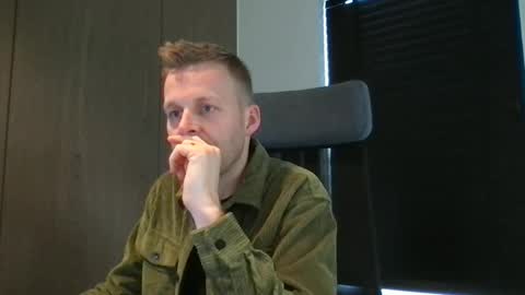 Snapshot of max_straight_1 chatting on 01/23/25, 12:09 Max take off clothes online show from 01/23/25, 12:09