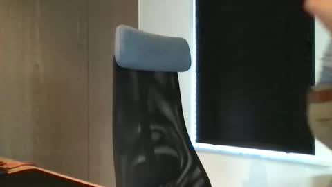 Snapshot of max_straight_1 chatting on 01/31/25, 10:20 Max take off clothes online show from 01/31/25, 10:20