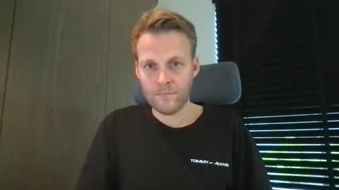 Snapshot of max_straight_1 chatting on 10/14/25, 08:26 Max take off clothes online show from 10/14/25, 08:26