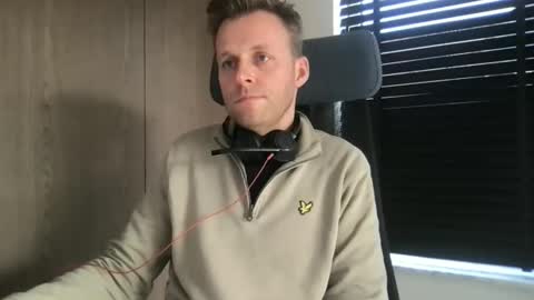 Snapshot of max_straight_1 chatting on 12/02/25, 10:20 Max take off clothes online show from 12/02/25, 10:20