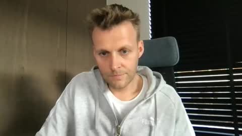 Snapshot of max_straight_1 chatting on 12/15/25, 01:26 Max take off clothes online show from 12/15/25, 01:26