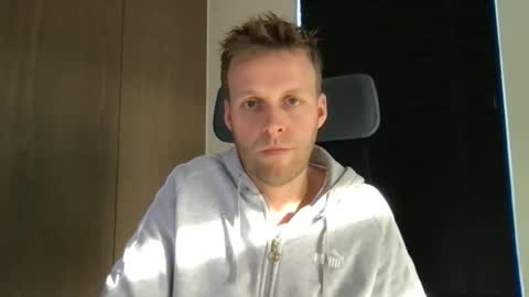 Snapshot of max_straight_1 chatting on 01/06/26, 11:47 Max take off clothes online show from 01/06/26, 11:47