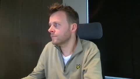 Snapshot of max_straight_1 chatting on 01/13/26, 09:36 Max take off clothes online show from 01/13/26, 09:36