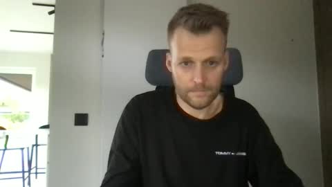 Snapshot of max_straight_1 chatting on 02/06/26, 09:01 Max take off clothes online show from 02/06/26, 09:01