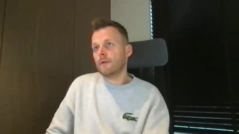 Snapshot of max_straight_1 chatting on 02/13/26, 08:10 Max take off clothes online show from 02/13/26, 08:10