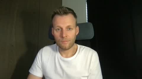 Snapshot of max_straight_1 chatting on 02/17/26, 08:22 Max take off clothes online show from 02/17/26, 08:22