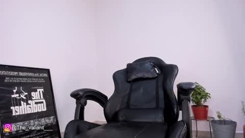 max_valiant1 online show from 02/16/26, 06:15